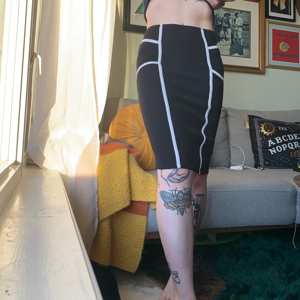Stretchy Textured Pencil Skirt with Flattering White Lines
